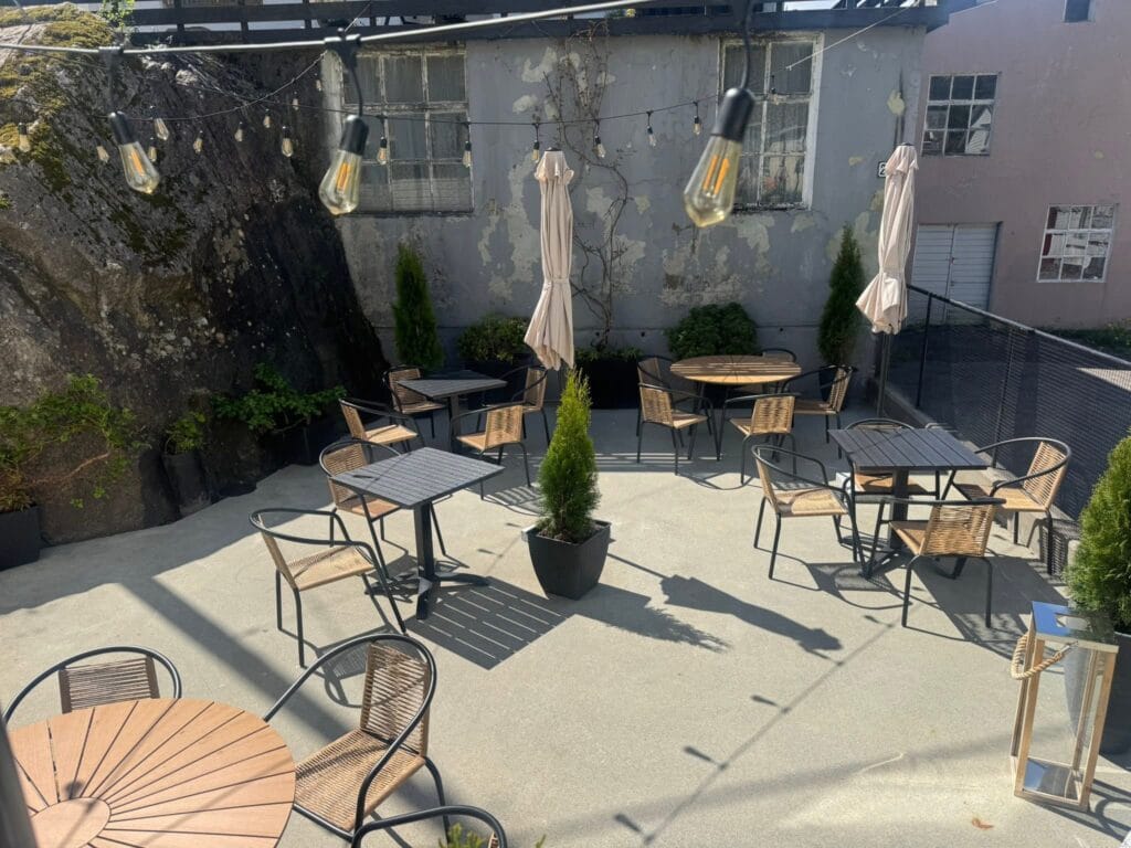 Bakgården til FRYD kaffe- og vinbar